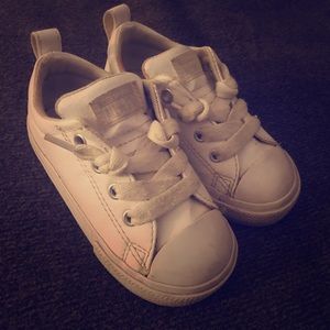 Toddler SIZE 7 white leather Converse